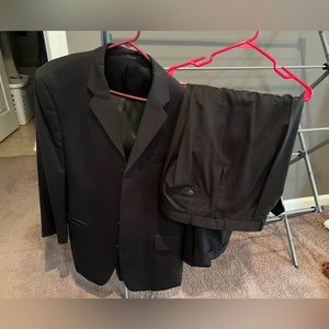 DKNY men’s formal suit - worn twice